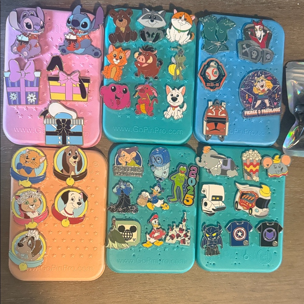 40 AUTHENTIC DISNEY TRADING PINS